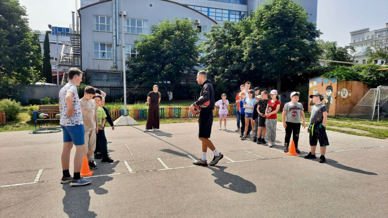 Лагерь собирает друзей.
